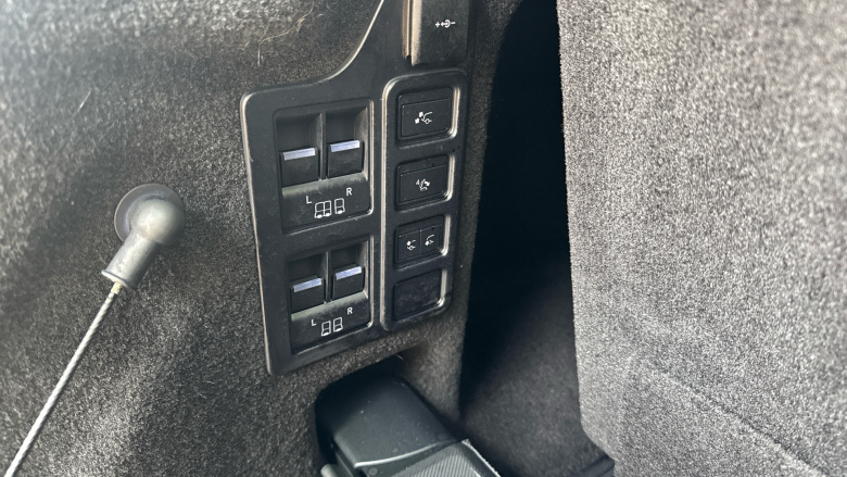 Land Rover Discovery 3.0 D300 Dynamic SE 5dr Auto Diesel Station Wagon